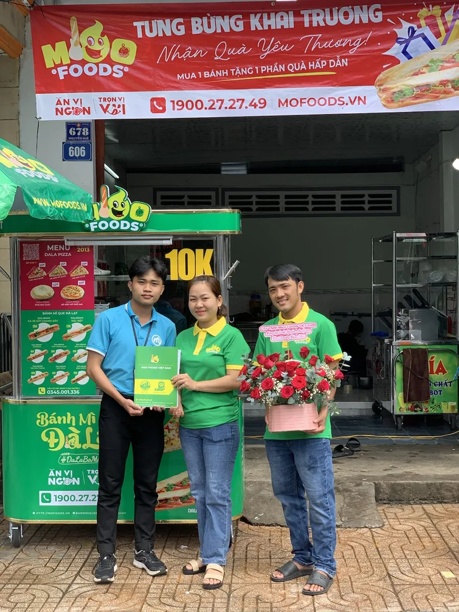 Đại diện MOF bàn giao tài liệu và hỗ trợ khai trương tại điểm bán Dalabami