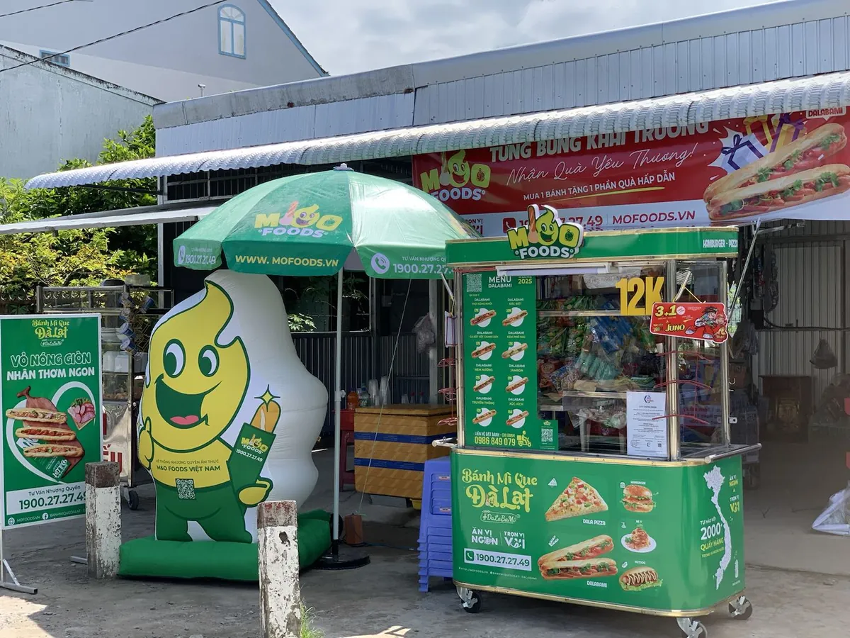 Điểm bán Bánh mì que Đà Lạt Dalabami trong ngày khai trương