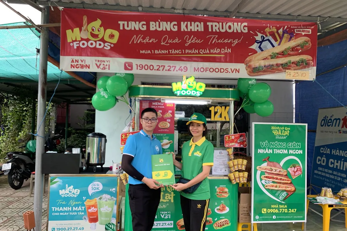 Điểm bán nhượng quyền Bánh Mì Que Đà Lạt - Dalabami của MOFOODS trong ngày khai trương