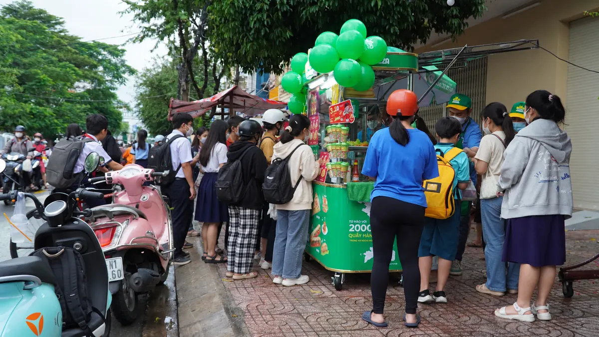 Cùng quầy bán bánh mì có nhiều khách hơn tại một thời điểm khảo sát khác