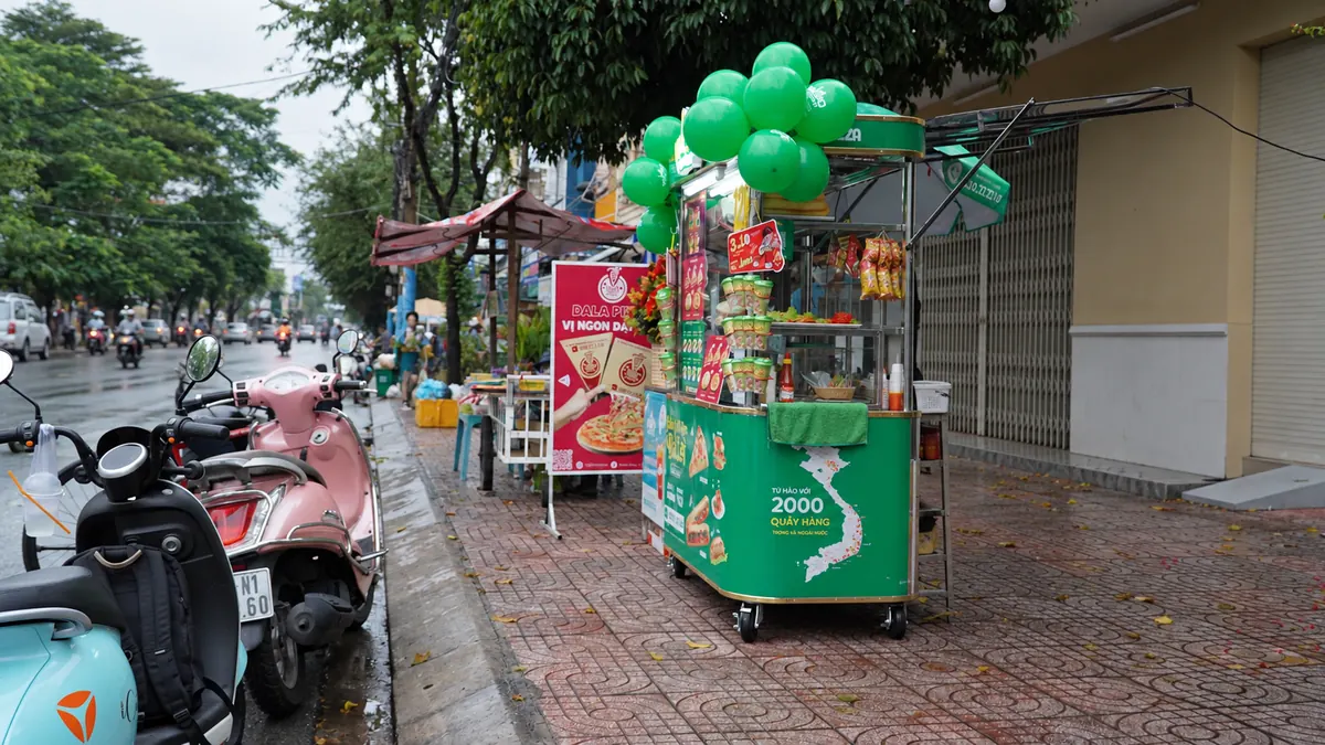 Quầy bán bánh mì trong khu vực khá vắng khách tại một thời điểm khảo sát
